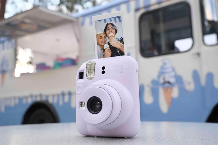 ⁦كاميرا Fujifilm Instax Mini 12 2023 الفورية الجديدة متعددة الألوان⁩ - الصورة ⁦5⁩