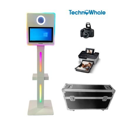 فوتوبوث TechnoWhale TW-156X بشاشة لمس LCD بحجم 15.6 بوصة مع شريط إضاءة RGB في الجهة الأمامية وعلى جانبي الجسم، بالإضافة إلى ضوء حلقي وكاميرا Canon 2000D يأتي مع حامل صغير للطابعة