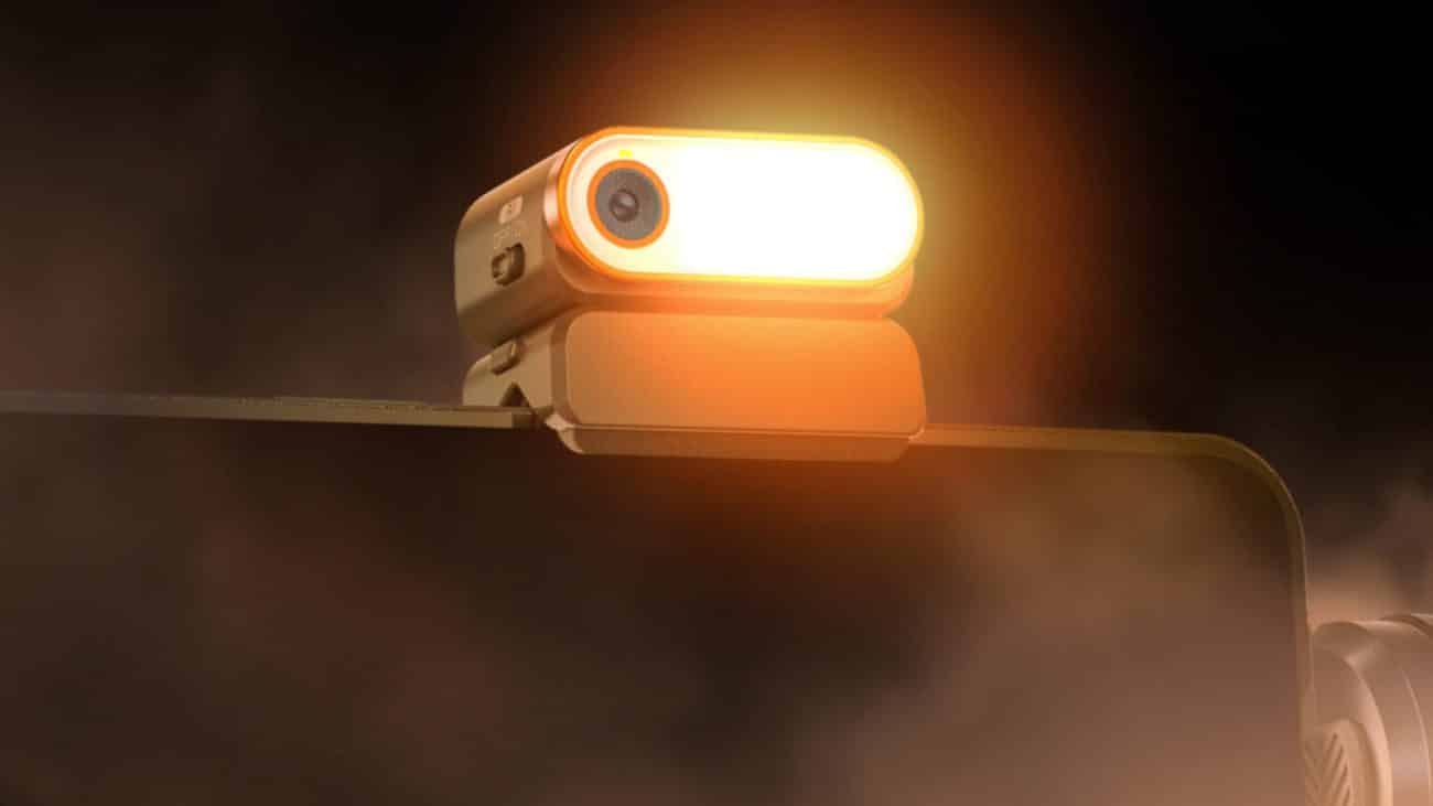 وحدة تتبع العين في Hohem iSteady M7 مزودة بضوء RGB مدمج.الصورة من: Hohem